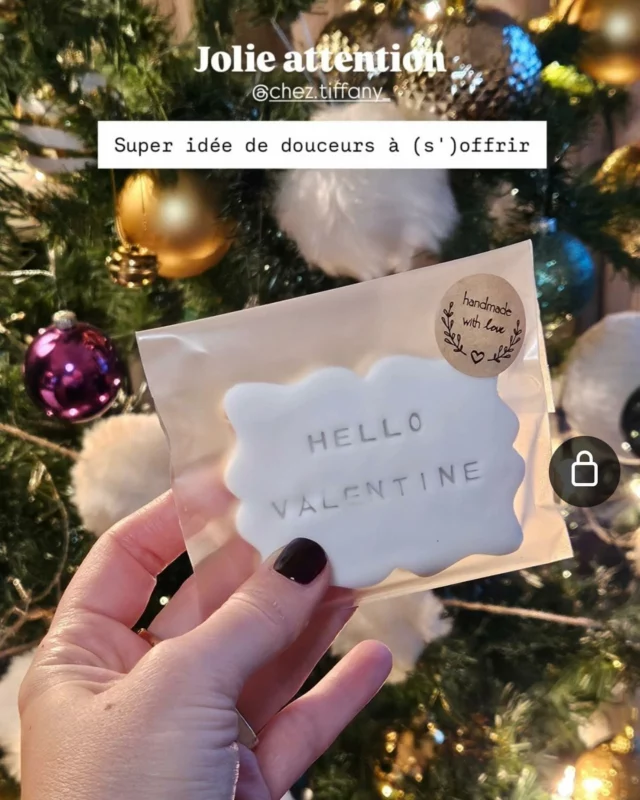 Ce dimanche j’ai pâtissé un petit peu pour la jolie petite famille de la belle @hellovalentine ! Valentine m’avait déjà donné un joli coup de main il y a de ça quelques années. Elle est vraiment très généreuse en plus d’être une de nos influenceuses préférées ! Et cette année je voulais leur offrir quelques petites choses à grignoter pour ce goûter du premier jour de l’année ! Merci encore Valentine et merci Aurelie ♥️#cheztiffany